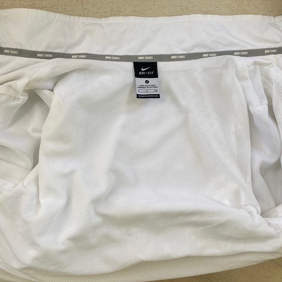 Nike Women's Tennis Dri-Fit Jacket in White - Picture 6 of 8